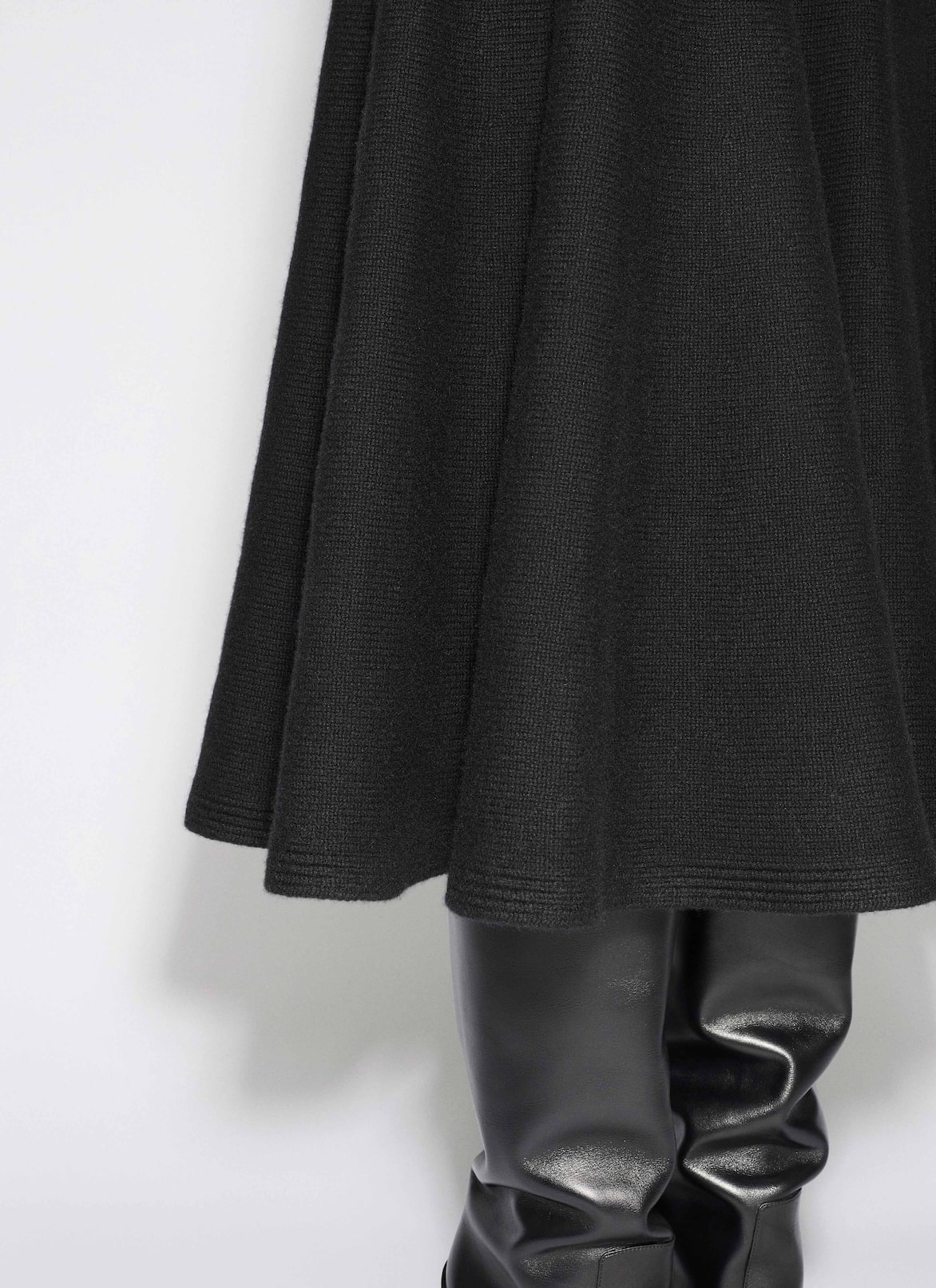CASHMERE KNIT FLARE SKIRT ALAÏA BLACK CASHMERE KNIT FLARE SKIRT